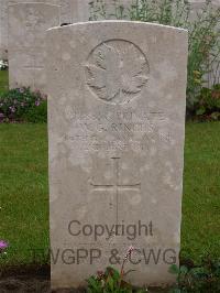 Etaples Military Cemetery - Ringus, W G